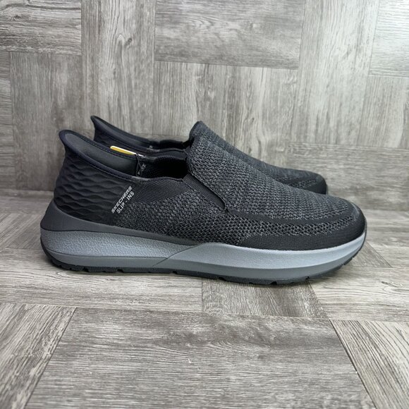 Skechers Men's size 9 Rovelo Extra Wide Black Slip-In Hands Free Shoes - Picture 1 of 9